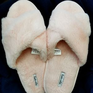 Splendid fuzzy pink slippers - M/L